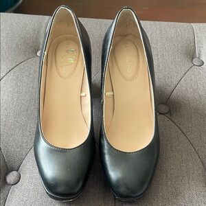Bandolino Classic Black Heels